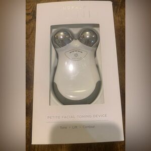 NuFace Mini Microcurrent device